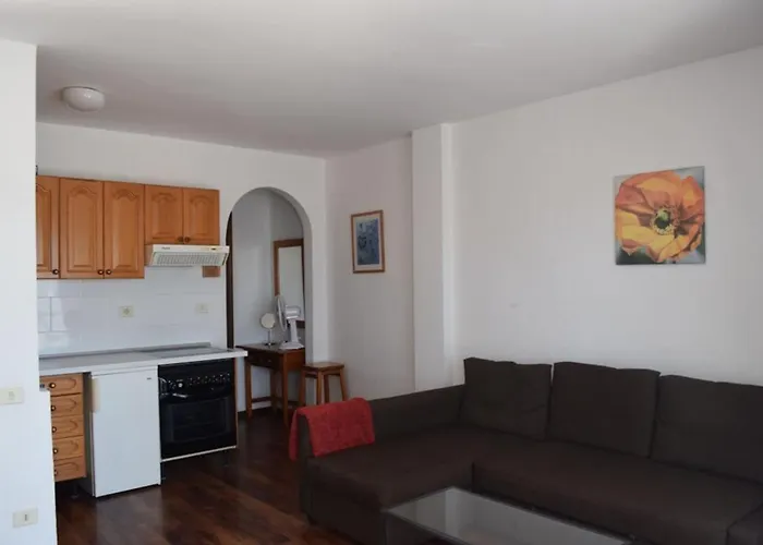 Apartment Reni Tias